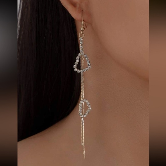 18k Gold Tone Beautiful drop heart rhinestone earrings ✨